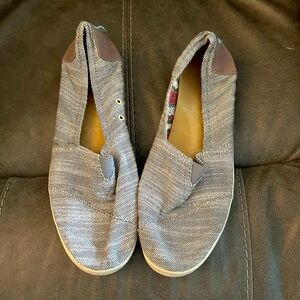 Grey and White Tom’s